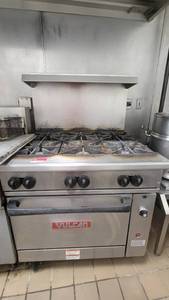 lot 40549 image: Commerical Vulcan Natural Gas 6-Burner Stove and Oven Combo