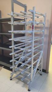 lot 40573 image: Aluminum Can Rack