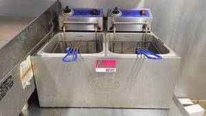 lot 40592 image: Commerical Globe Electric Fryer