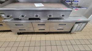 lot 40593 image: Commerical Delfield Refrigerated Chef Base