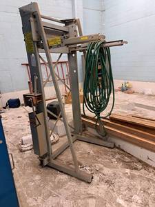 lot 22615 image: GE Lift Truck