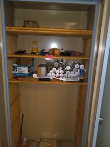 lot 40150 image: Contents of Shelf