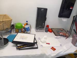 lot 40200 image: Contents On Table