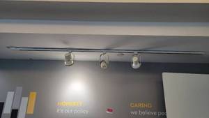 lot 45013 image: Track Lighting W 3 Spotlights