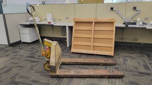 lot 45068 image: Heavy Duty Yale 3000 Capacity Pallet Jack