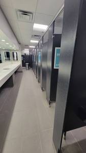 lot 45075 image: 34ft Black Bathroom Stalls