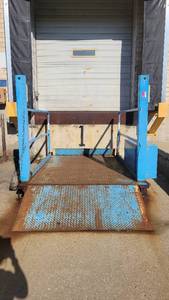 lot 45099 image: Advance Lifts Top of Ground Lift Gate - 5500 lb Capacity - Model 6568