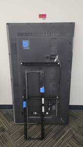 lot 22672 image: Samsung DB55E 55in LED Display  Digital Signnage With a Wall-Mount