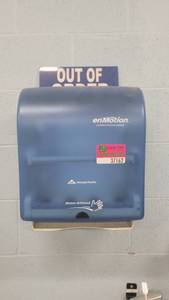 lot 37162 image: Enmotuon Paper Towel Dispenser