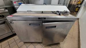 lot 44565 image: Commerical Delfield 4448N-12 Sandwich Refrigerated Prep Station