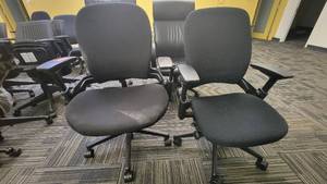 lot 49397 image: Lot of 2 Steelcase Rolling Office Chairs
