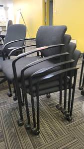 lot 49399 image: Lot of 4 Steelcase Eolling Waiting Room Chairs
