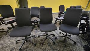 lot 49413 image: Lot of 3 Steelcase Rolling Office Chairs