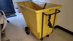 lot 49417 image: Commerical Large Yellow Trash Bin