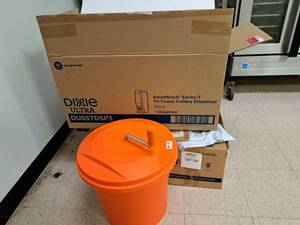 lot 44556 image: Lot of Napkin Dispensers and Salad Tosser