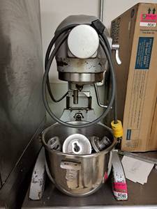 lot 44560 image: Hobart Mixer