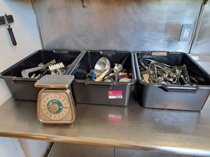 lot 44579 image: 3 Totes of Utensils and Scale