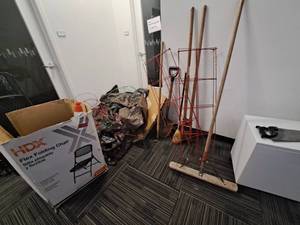 lot 49434 image: Lot of Exterior Maintenace Supplies