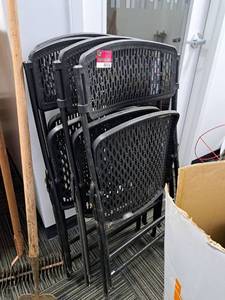 lot 49436 image: 4 Folding Chairs