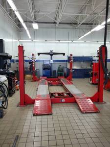 lot 50 image: Hunter 4 Post Alignment Lift