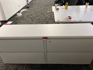lot 22680 image: Steelcase 4 Drawer Lateral Filing Cabinet
