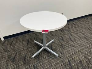 lot 22682 image: 30in Round Table