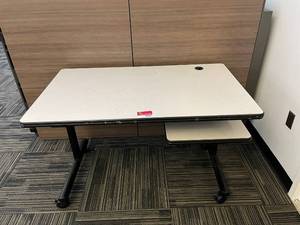 lot 22686 image: 28in x 48in Computer Desk