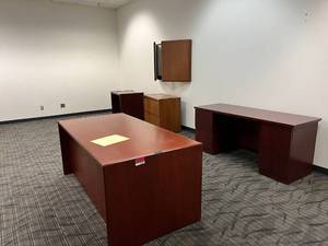 lot 22691 image: Lot of Office Furnite