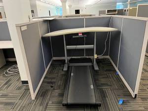 lot 22695 image: Stand-Up Desk amd Treadmill