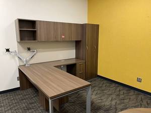 lot 22702 image: Office Suite w a 36in Round Table