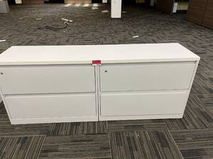 lot 22705 image: Steelcase 4-Drawer Filing Cabinet