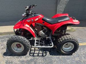 lot 7 image: 2003 Honda trx300ex