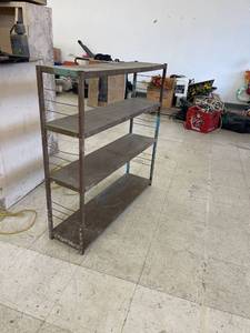 lot 11 image: metal shelf