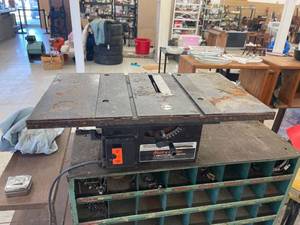 lot 12 image: table top table saw