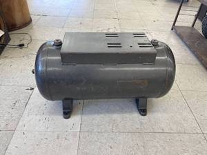 lot 13 image: compressor air tank
