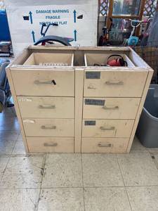 lot 15 image: metal 8 drawer shop cabinet