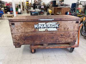 lot 18 image: knaack job box