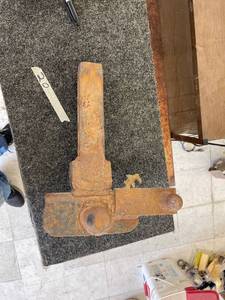 lot 24 image: receiver hitch