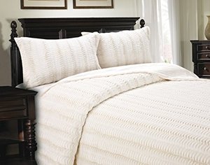 lot 46617 image: Cathay Home Lofty Luxe Faux Fur Blanket, King, Cream