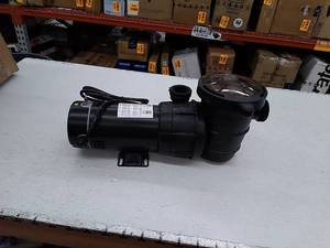 lot 46640 image: Vevor 2.0THP swimming pool pump
