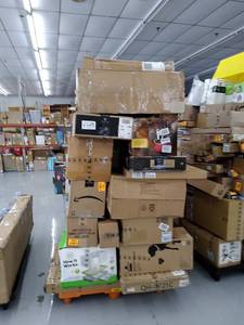 lot 51357 image: Pallet of miscellaneous items