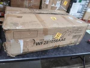 lot 3293 image: 5pcs Wicker Lounger Bench BOX 33