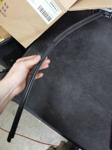 lot 1663 image: Bosch Icon 24A Windshield Wiper, Black