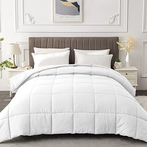 lot 12955 image: Matbeby Full Size White Comforter