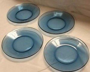 lot 8239 image: Blue Clear Plates 4 Pack
