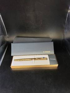 lot 1635 image: Santa Fe Parker Insignia Gold Pen NIB