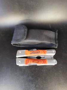 lot 1657 image: BNSF all-in-one tools wcase