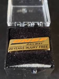 lot 1671 image: BNSF 20yrs Injury Free Pin