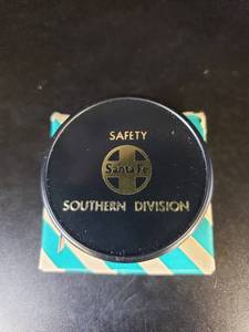 lot 1672 image: Santa Fe tape measure woriginal box