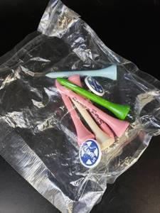 lot 1673 image: Santa Fe golf tees factory sealed